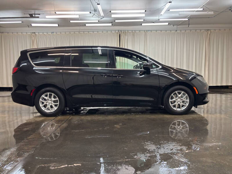 2026 Chrysler Voyager LX