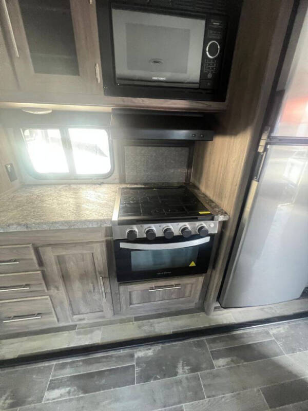 2022 Crossroads RV Zinger