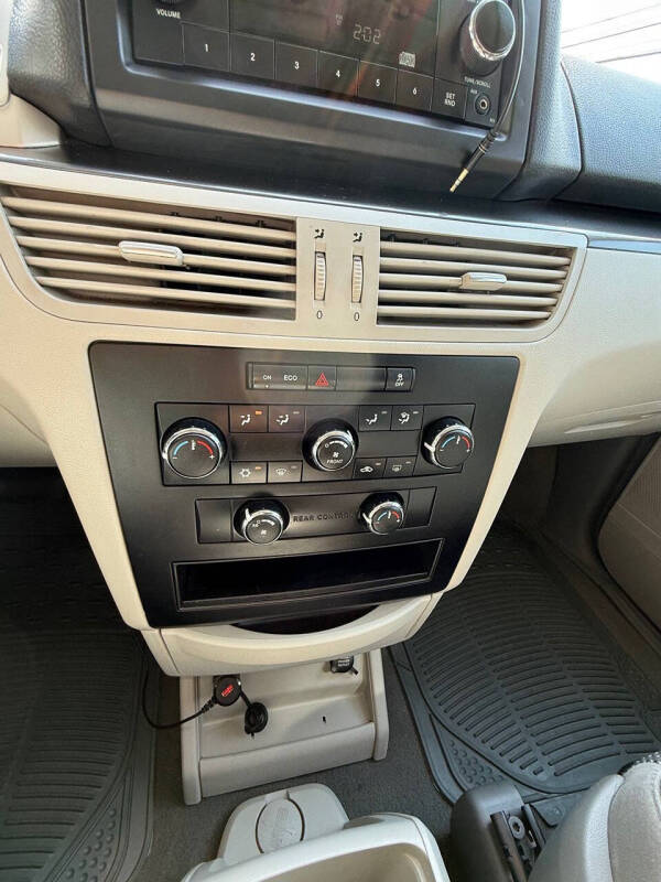 2013 Volkswagen Routan S