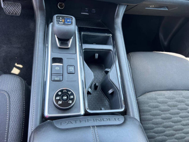 2022 Nissan Pathfinder SV