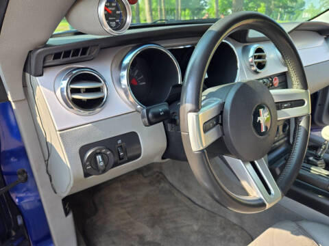 2005 Ford Mustang GT Deluxe