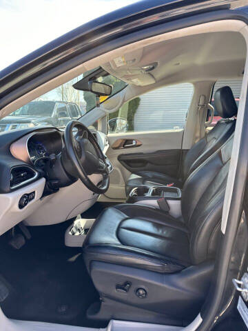 2017 Chrysler Pacifica Touring-L