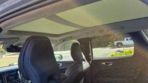 2023 Volvo XC60 B5 Plus Dark Theme