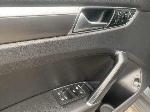 2017 Volkswagen Passat 1.8T R-Line