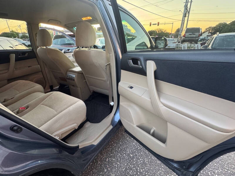 2012 Toyota Highlander SE