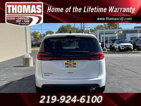 2026 Chrysler Pacifica Select