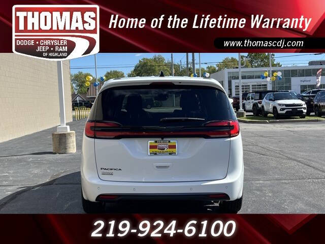 2026 Chrysler Pacifica Select