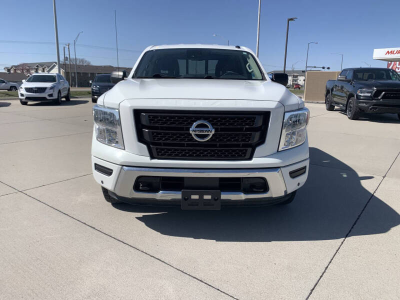 2021 Nissan Titan SV photo 3