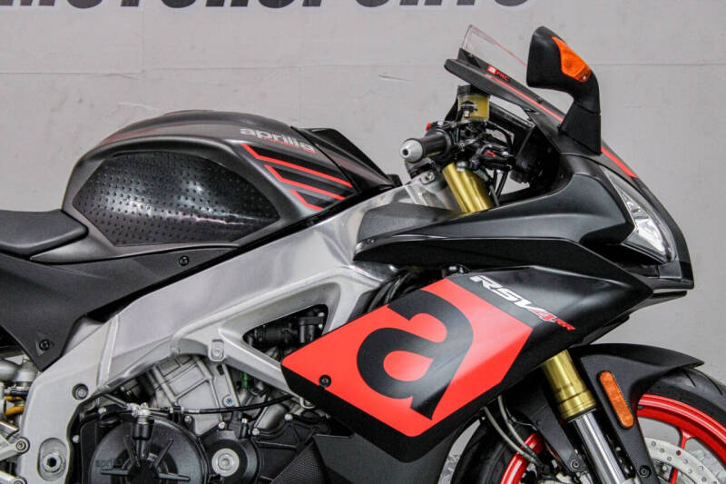 2016 Aprilia RSV4