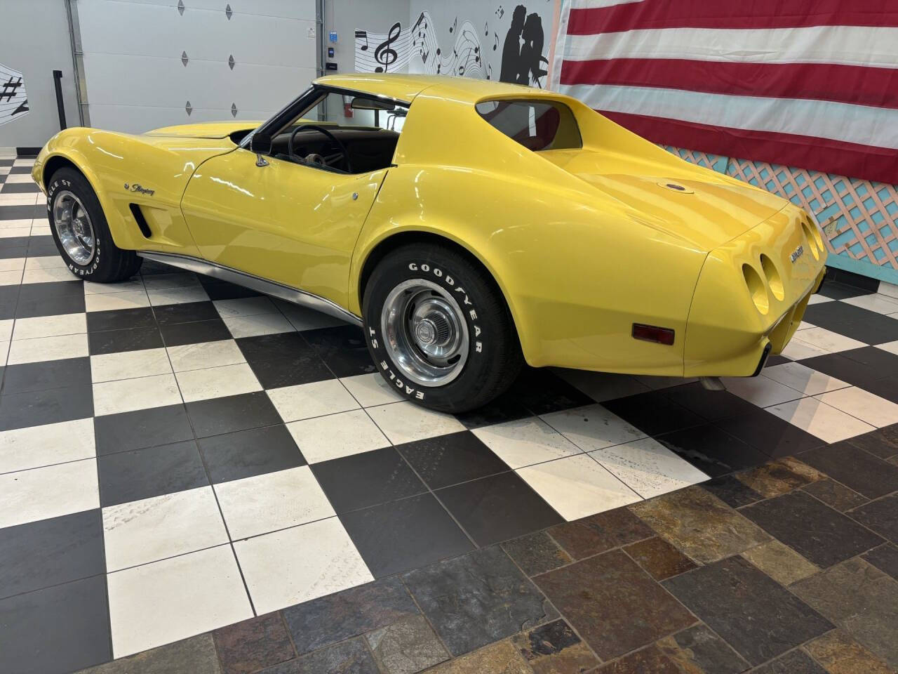 1975 Chevrolet Corvette 12