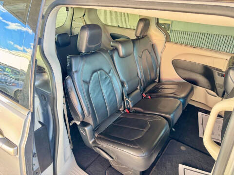 2017 Chrysler Pacifica Touring-L