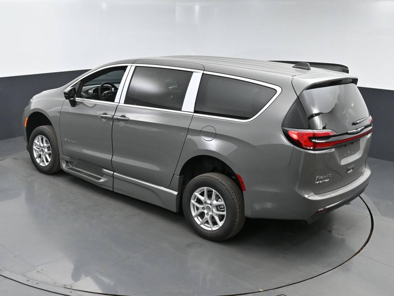 Gray 2025 Chrysler Pacifica Select Select 4dr Mini-Van 25