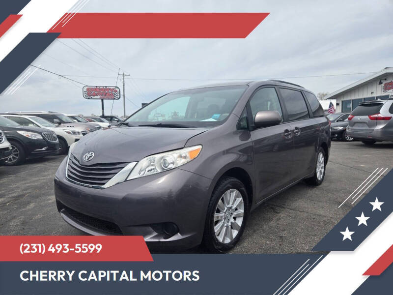 2013 Toyota Sienna LE 7-Passenger