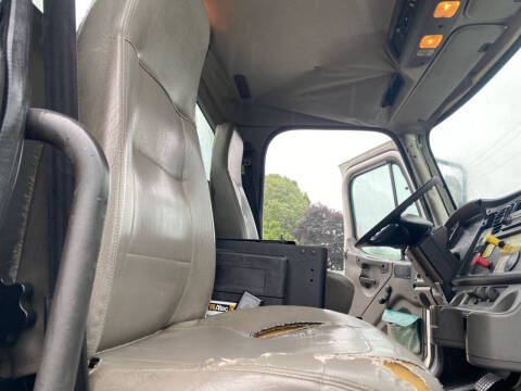 2007 Freightliner M2 106