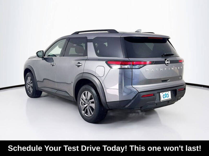 2024 Nissan Pathfinder SV