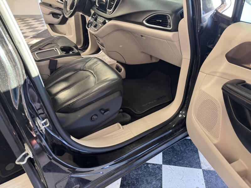 2017 Chrysler Pacifica Touring-L Plus