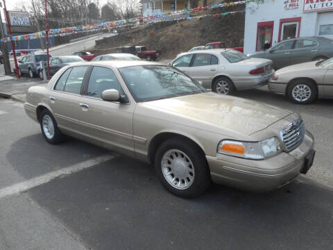 2000 Ford Crown Victoria for sale at Ricciardi Auto Sales in Waterbury CT