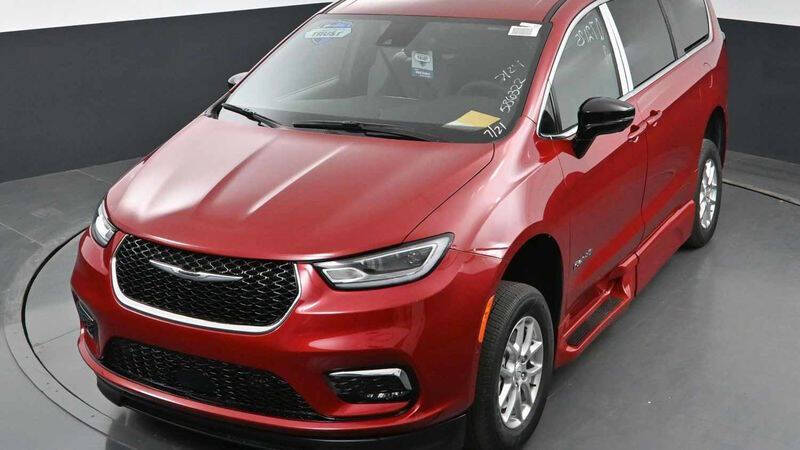 2025 Chrysler Pacifica Select - Photo 15