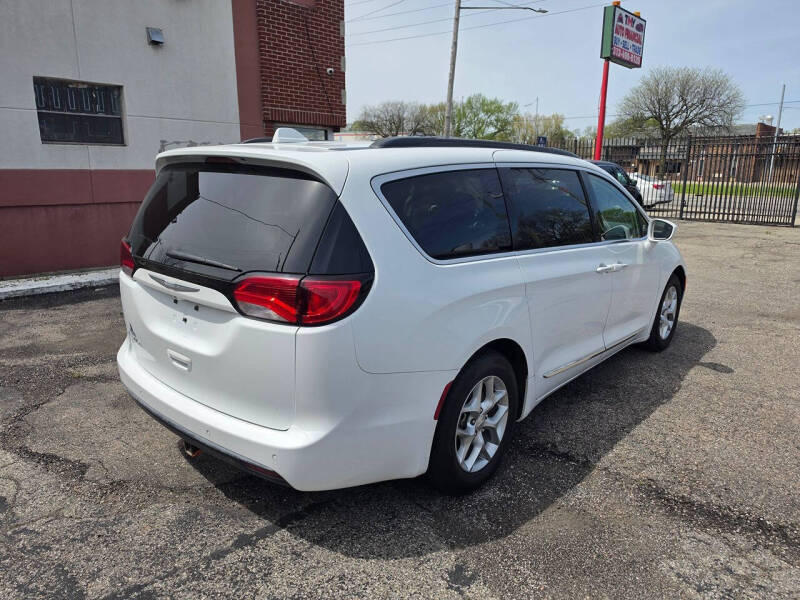 2017 Chrysler Pacifica Touring-L