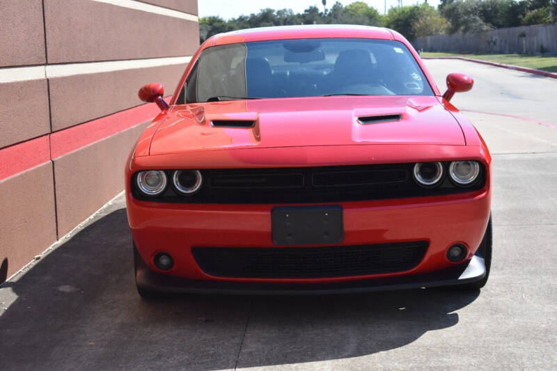 2016 Dodge Challenger SXT Plus