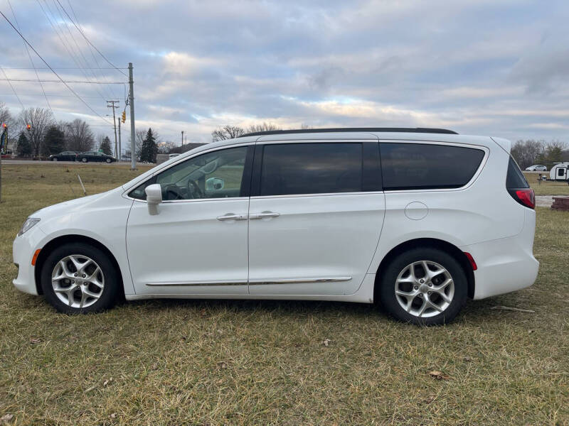 2017 Chrysler Pacifica Touring-L