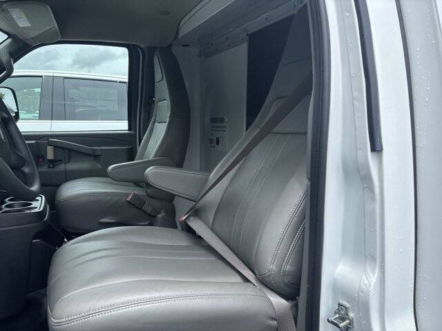 2025 Chevrolet Express 3500