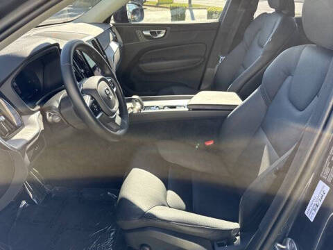 2025 Volvo XC60 B5 Plus Dark Theme