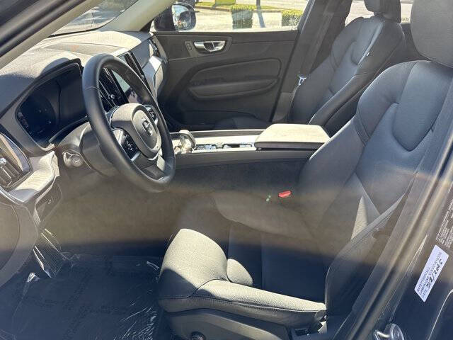 2025 Volvo XC60 B5 Plus Dark Theme