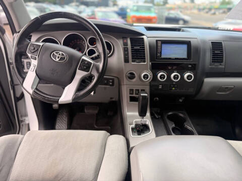 2016 Toyota Sequoia SR5