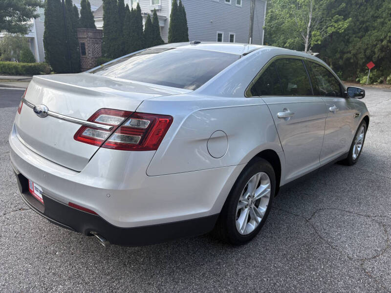 2016 Ford Taurus SEL