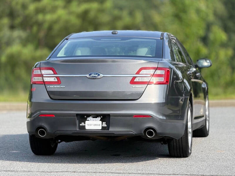 2016 Ford Taurus SE