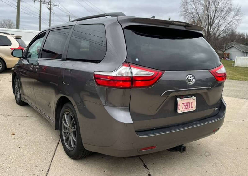 2019 Toyota Sienna XLE 8-Passenger