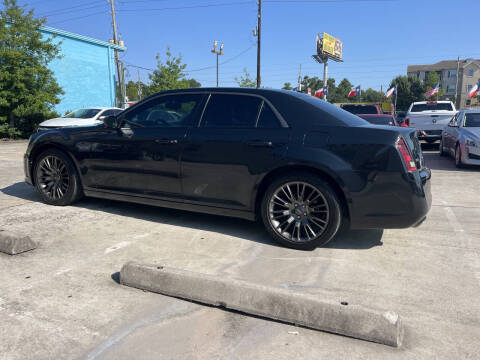 2013 Chrysler 300 C John Varvatos Limited Edition