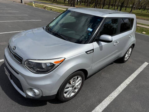 2017 Kia Soul +