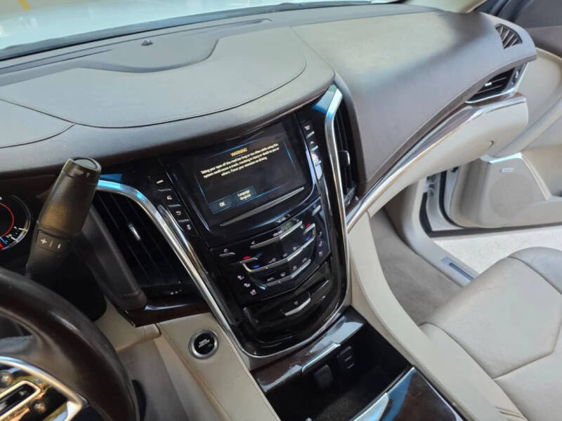 2017 Cadillac Escalade Luxury