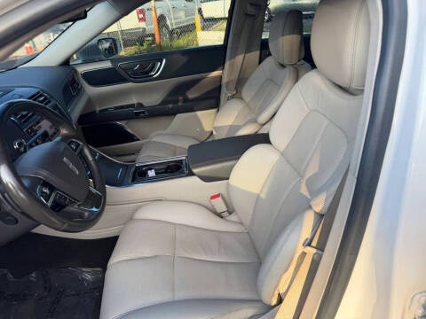 2019 Lincoln Continental Select