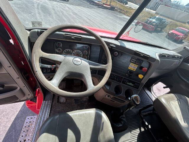 2005 Freightliner Columbia 120