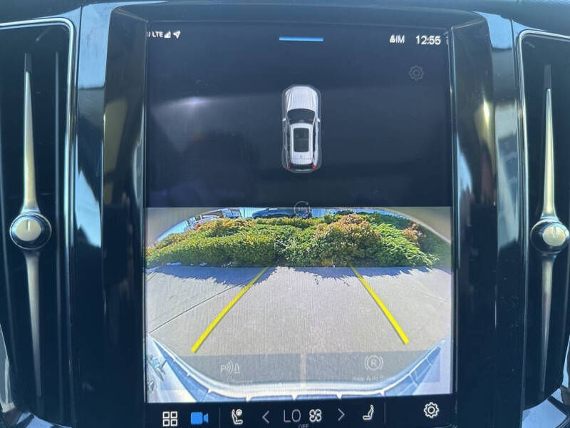 2023 Volvo XC60 B5 Plus Dark Theme