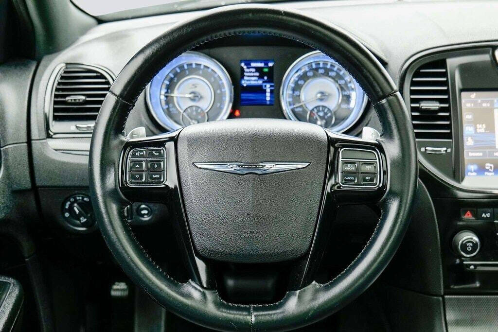 2014 Chrysler 300 for sale at Auto Destination in Puyallup, WA