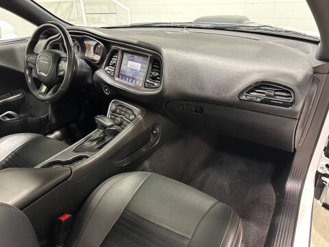 2016 Dodge Challenger 392 HEMI Scat Pack Shaker