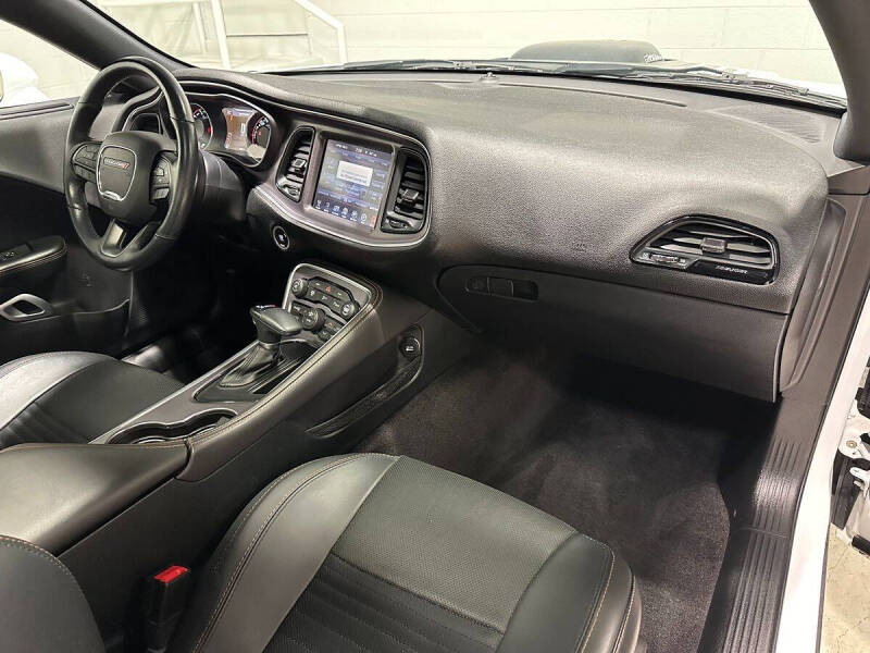 2016 Dodge Challenger 392 HEMI Scat Pack Shaker