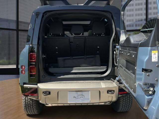 2025 Land Rover Defender 90 P400 X-Dynamic SE