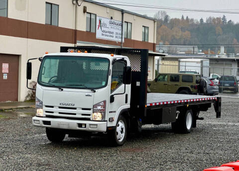 2015 Isuzu NRR  23' Flatbed + Lift Gate