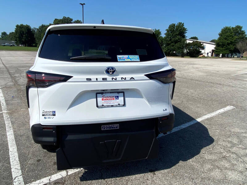 2025 Toyota Sienna LE 8-Passenger