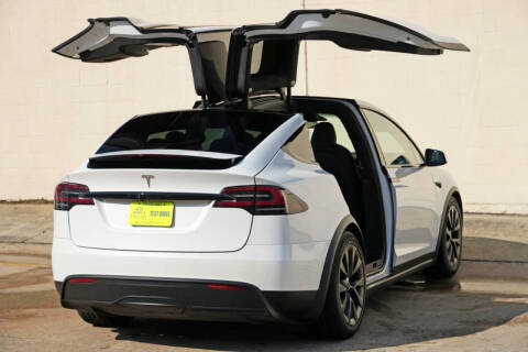 2023 Tesla Model X Standard Range