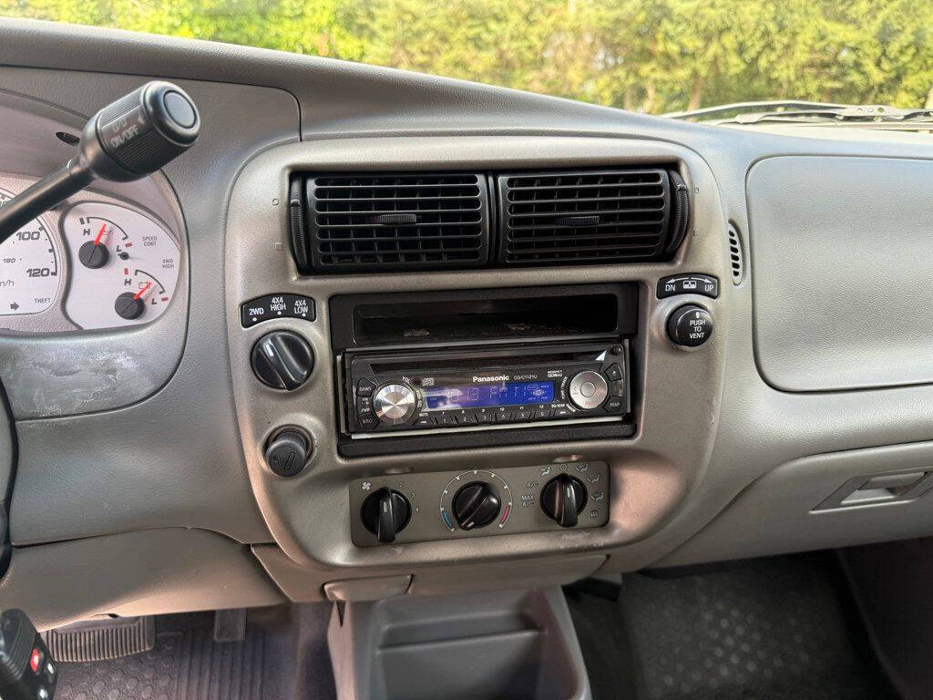 2003 Ford Explorer Sport Trac 28