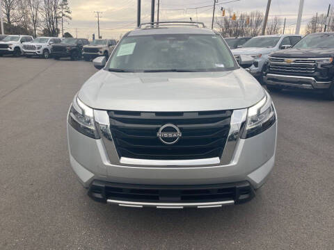 2023 Nissan Pathfinder SL