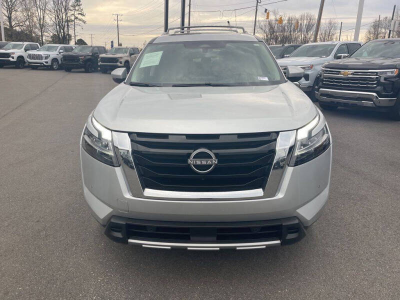 2023 Nissan Pathfinder SL