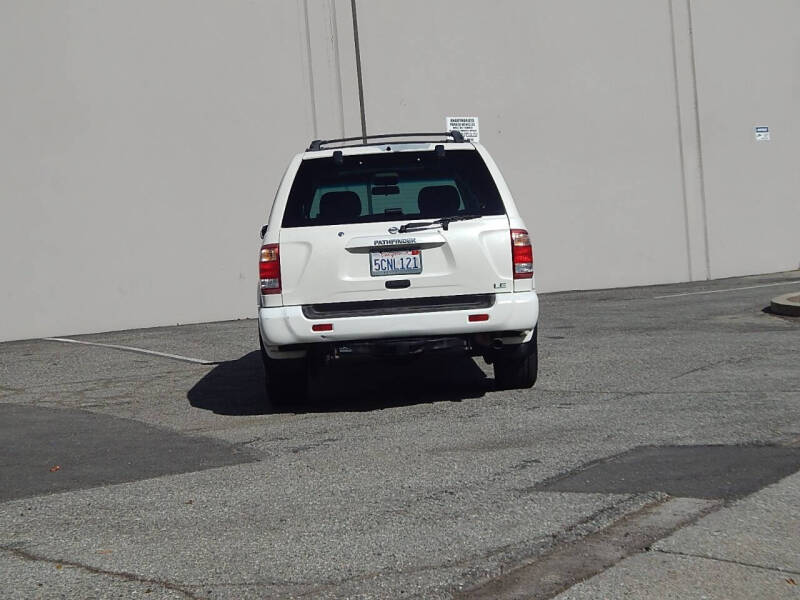 2003 Nissan Pathfinder LE