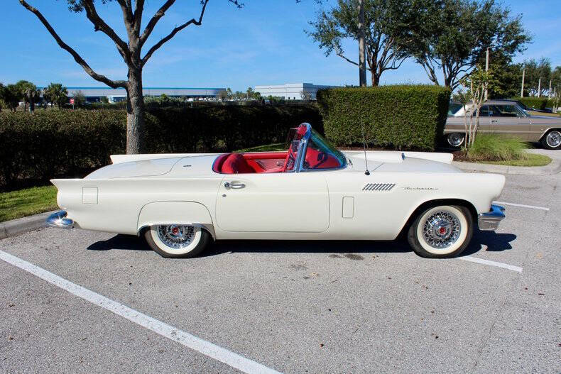 1957 Ford Thunderbird